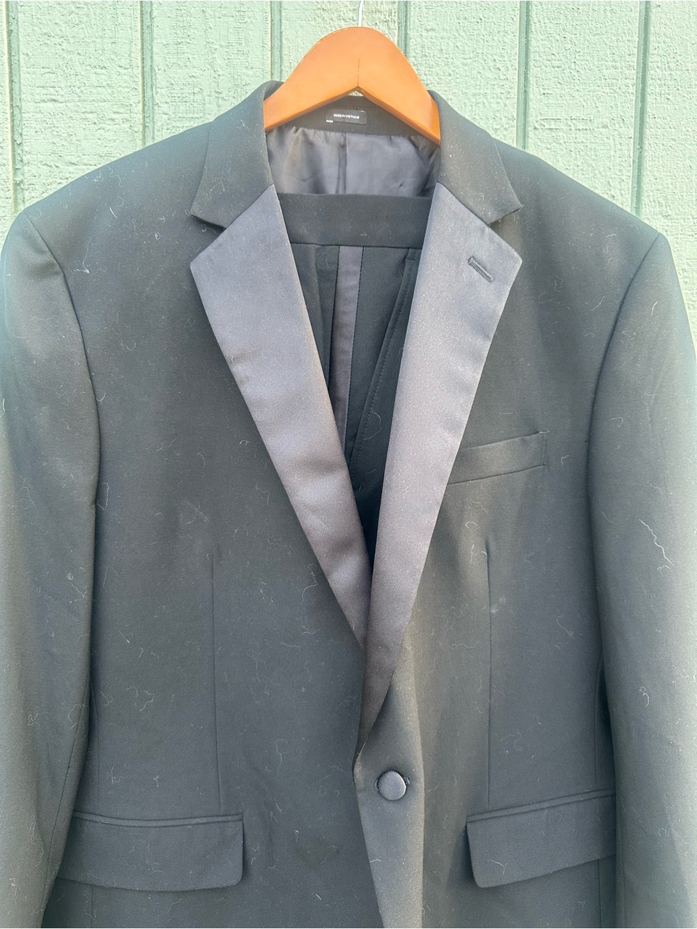 Classic Black Satin-Lapel Tuxedo - Picture 4 of 13